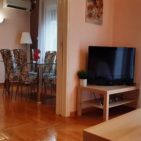 Georgia'S Cozy Apartment In Koukaki-2