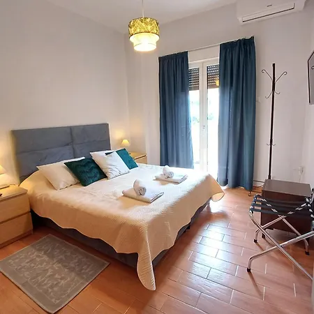 Georgia'S Cozy Apartment In Koukaki-3