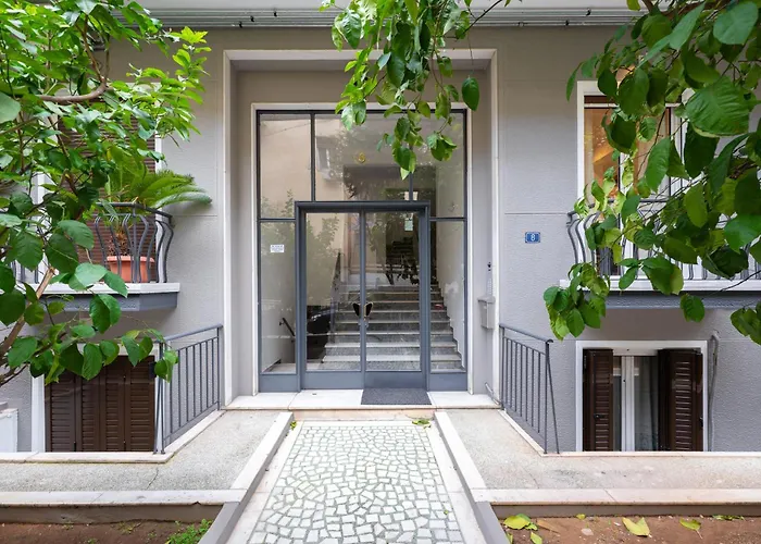Spacious Modern In Near Metro